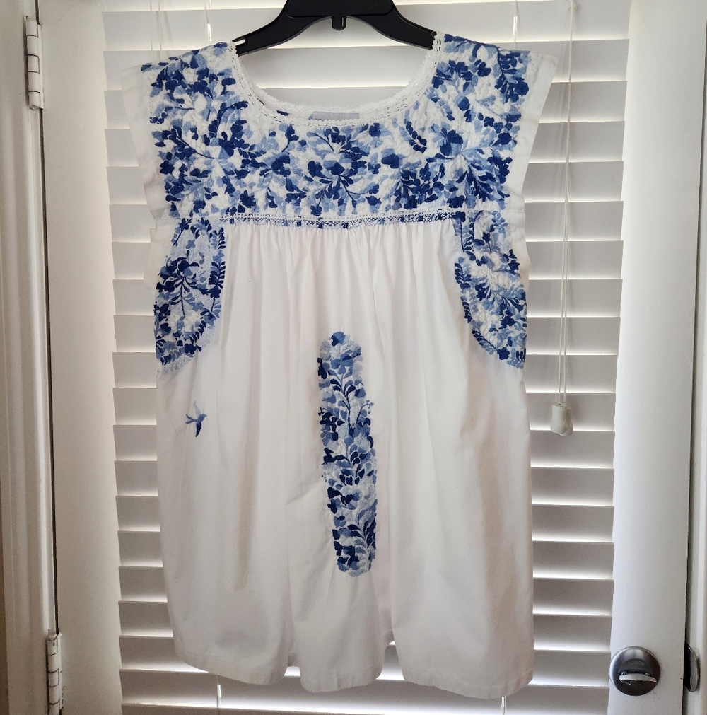 Mi Golondrina Cielo Mexicano Flores Blouse Blue & White Embrodiery Large